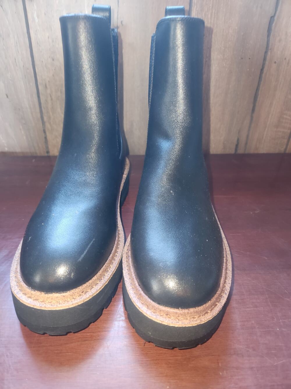Black Leather Chelsea Boots Chunky Lug Sole Tan Trim Women's Size 7.5